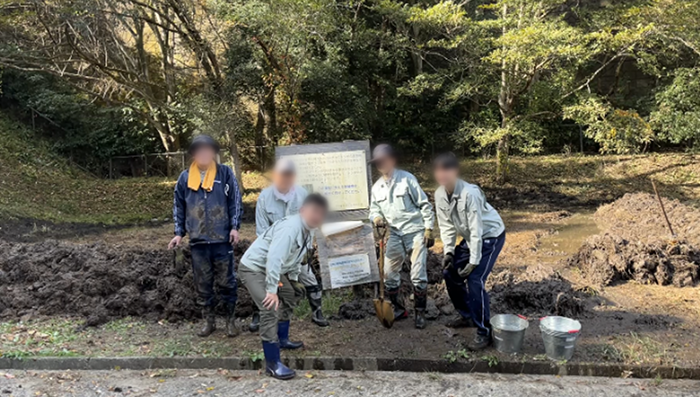 湿地整備活動に汗を流した当社社員